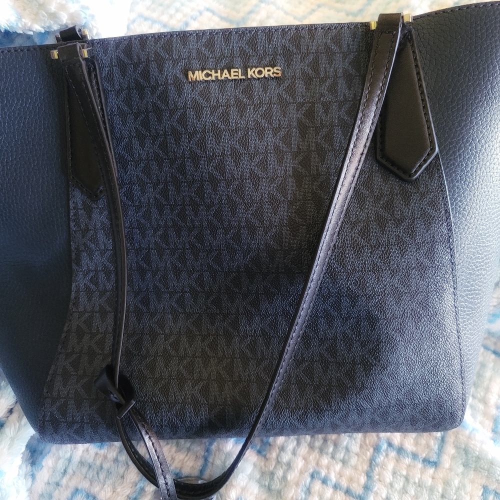 Michael Kors purse / bag / tote